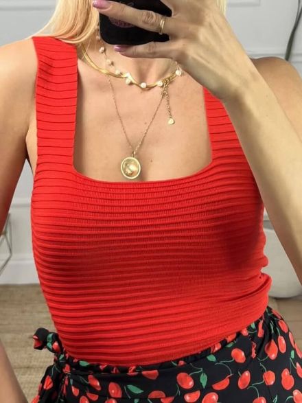 Knitted Ribbed Top/Red